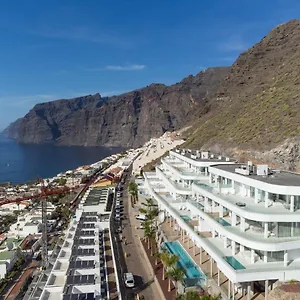 Crystal I Luxury By Enjoyahome Apartment